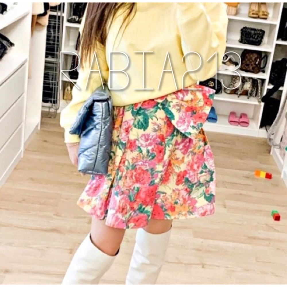 LAST 1! FLORAL PRINT MINI SKIRT - Picture 9 of 14